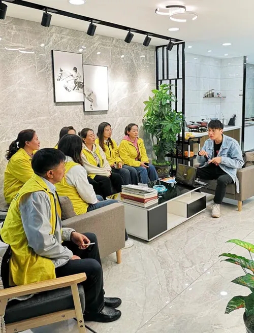 瓷磚地磚經(jīng)銷(xiāo)商及團(tuán)隊(duì)二