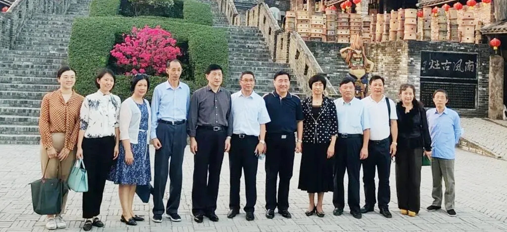 宏陶陶瓷南風古灶迎來中國前外交官等多批領(lǐng)導參觀視察