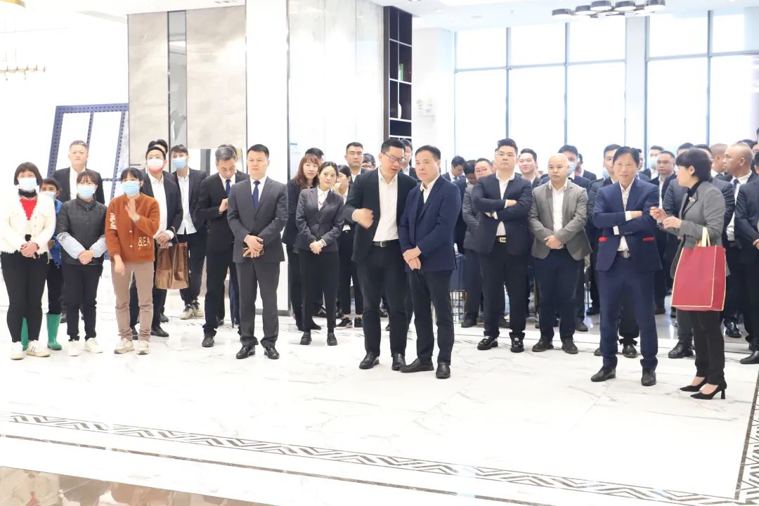 宏陶瓷磚地磚公司高層及部門代表前往南海、清遠(yuǎn)生產(chǎn)基地，共同慶賀瓷磚地磚生產(chǎn)基地開工